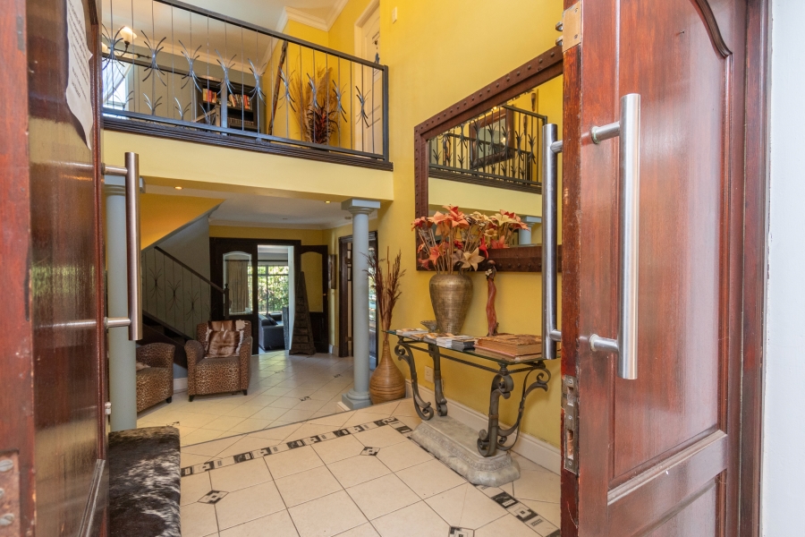 8 Bedroom Property for Sale in Hout Bay Western Cape